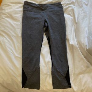 Lululemon Capris (Size 6)